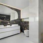 アパート Dazzling In With Parking, 3 Bedrooms And 2 Bathrooms By Renters Prestige