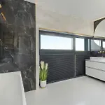 アパート Dazzling In With Parking, 3 Bedrooms And 2 Bathrooms By Renters Prestige *