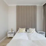 Dazzling In With Parking, 3 Bedrooms And 2 Bathrooms By Renters Prestige アパート シュチェチン