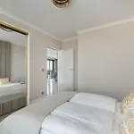 Dazzling In With Parking, 3 Bedrooms And 2 Bathrooms By Renters Prestige *