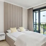アパート Dazzling In With Parking, 3 Bedrooms And 2 Bathrooms By Renters Prestige シュチェチン