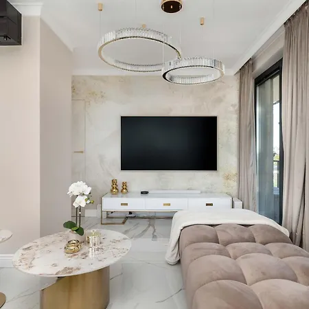 アパート Dazzling In With Parking, 3 Bedrooms And 2 Bathrooms By Renters Prestige