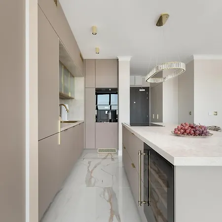 Dazzling In With Parking, 3 Bedrooms And 2 Bathrooms By Renters Prestige シュチェチン