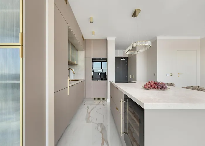 Dazzling In With Parking, 3 Bedrooms And 2 Bathrooms By Renters Prestige シュチェチン