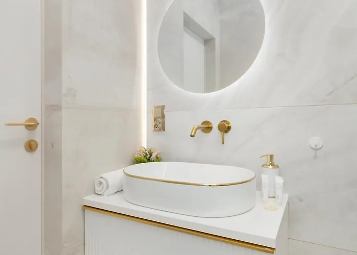 Dazzling In With Parking, 3 Bedrooms And 2 Bathrooms By Renters Prestige シュチェチン